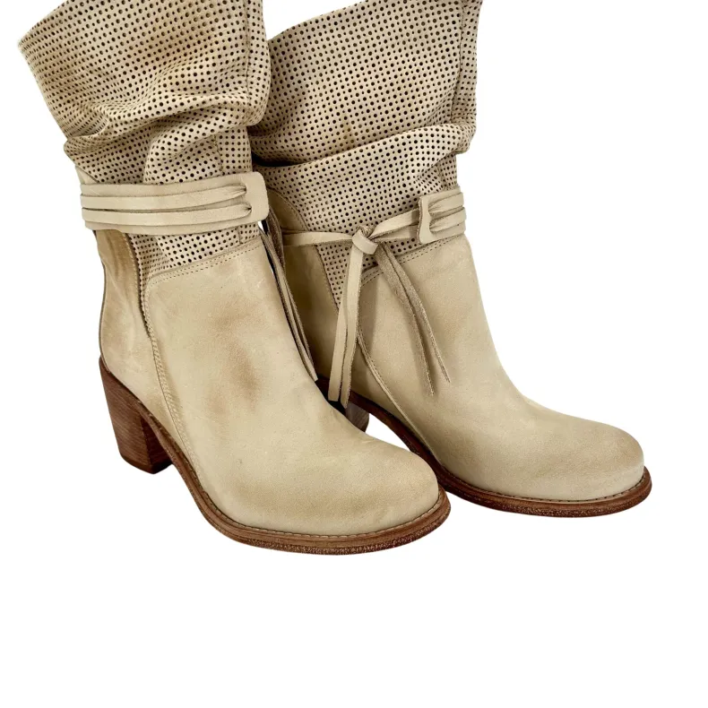 Handcrafted Boot In Beige Nubuck Leather