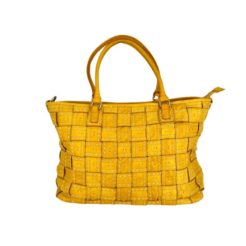 Olimpia Big – Weaving And Visible Stitching